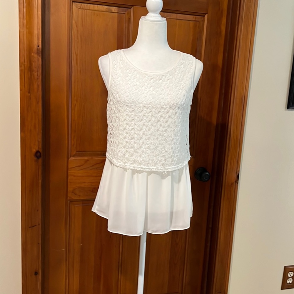 Casual Couture by Green Envelope Lace Layover Sleeveless Blouse